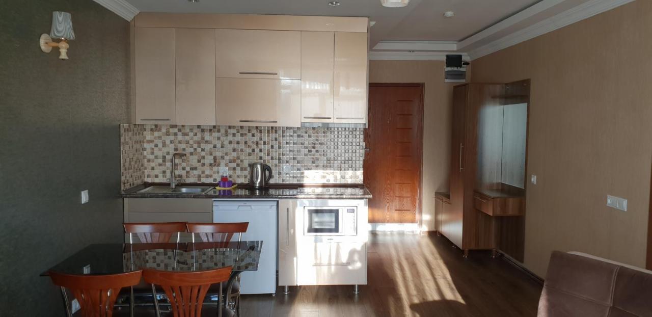 Batumi Apartments Guli Esterno foto