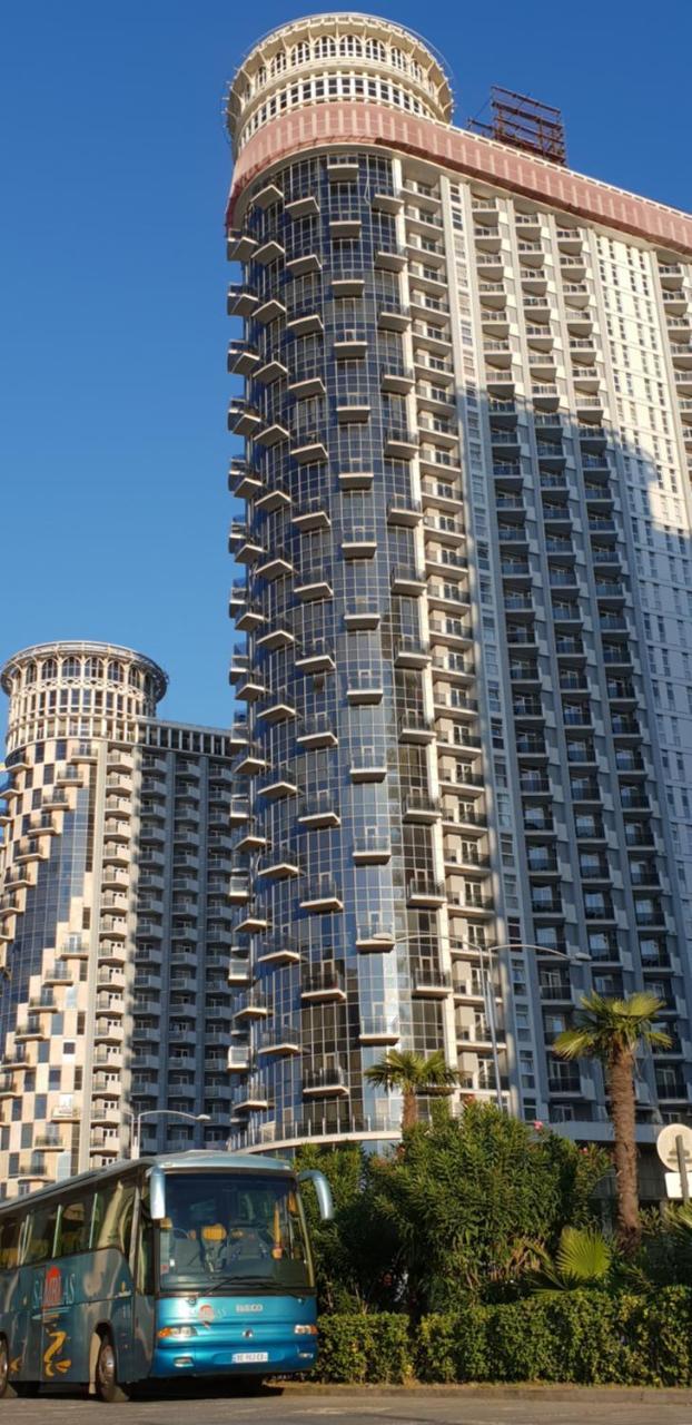 Batumi Apartments Guli Esterno foto