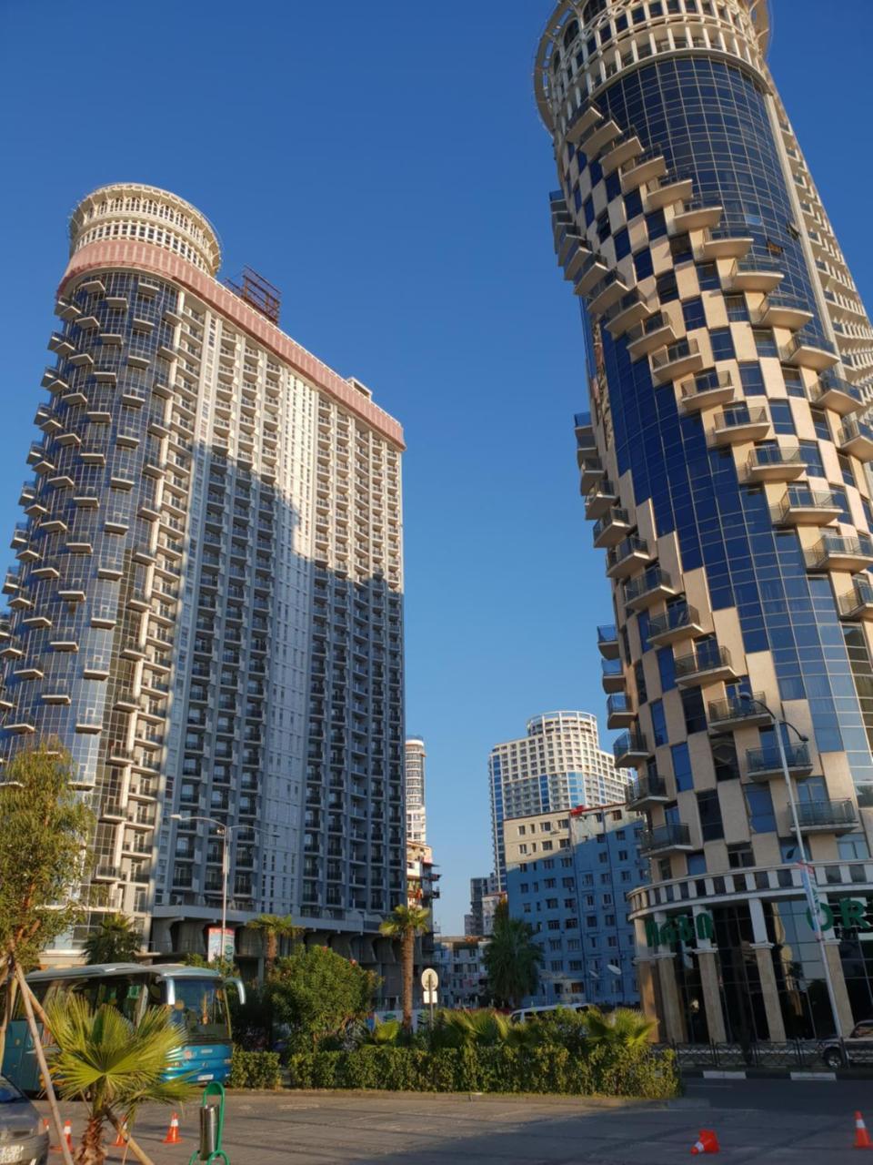 Batumi Apartments Guli Esterno foto