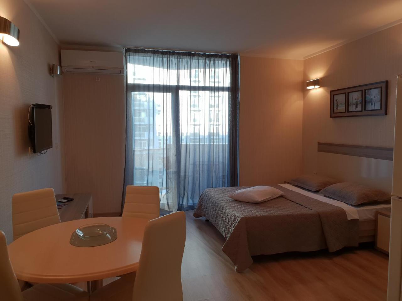 Batumi Apartments Guli Esterno foto