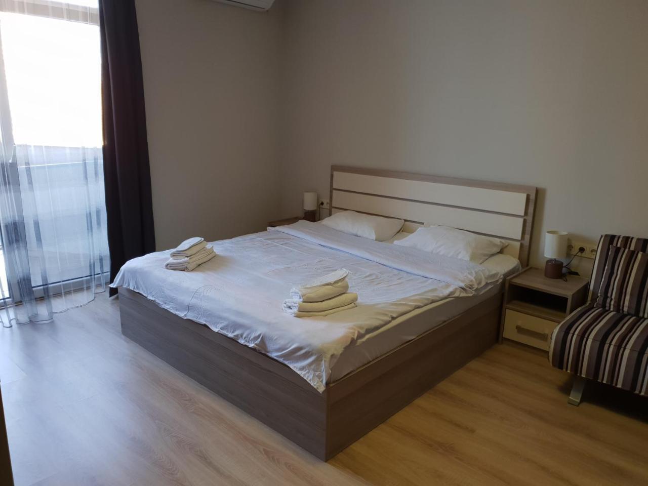 Batumi Apartments Guli Esterno foto