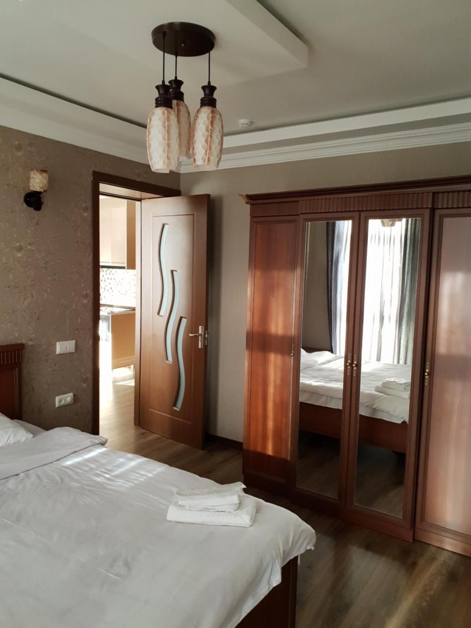 Batumi Apartments Guli Esterno foto