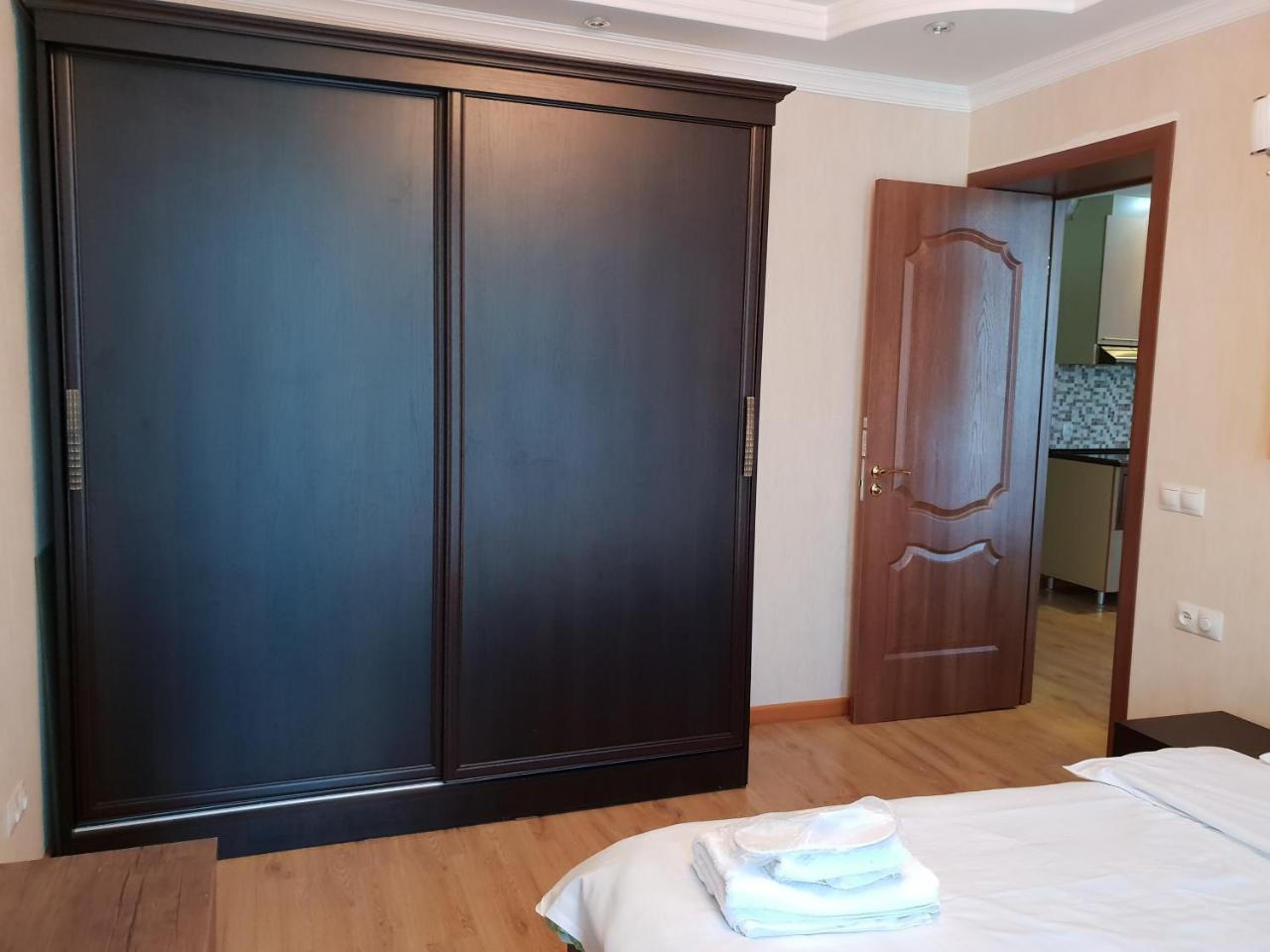 Batumi Apartments Guli Esterno foto