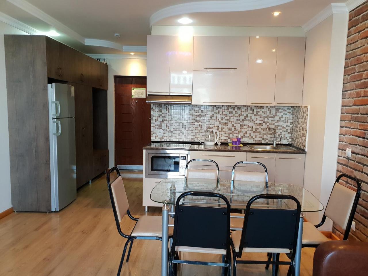 Batumi Apartments Guli Esterno foto