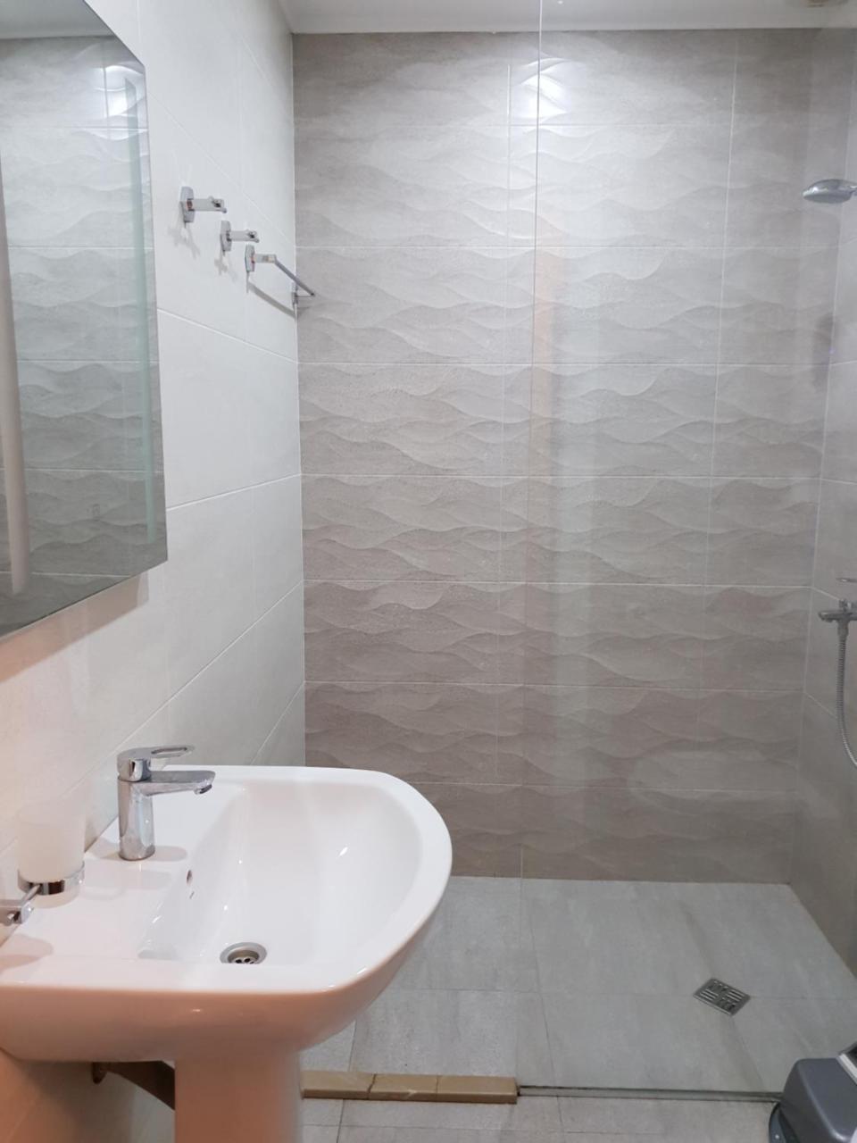 Batumi Apartments Guli Esterno foto