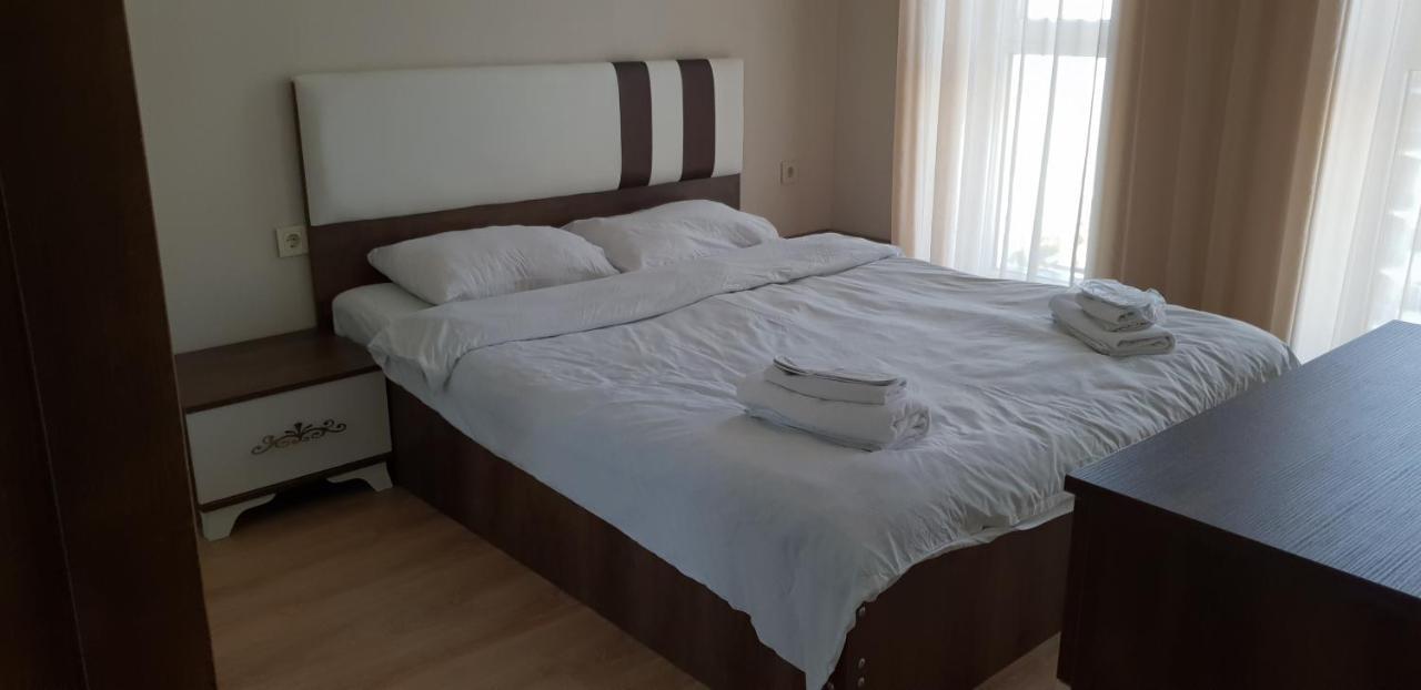 Batumi Apartments Guli Esterno foto