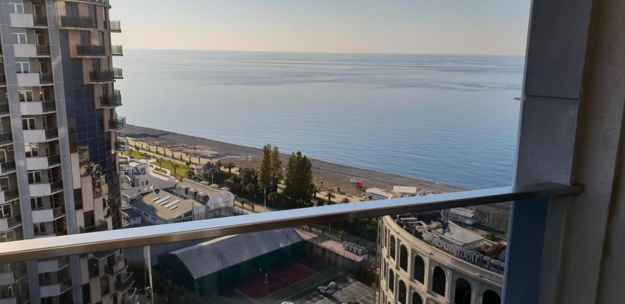 Batumi Apartments Guli Esterno foto