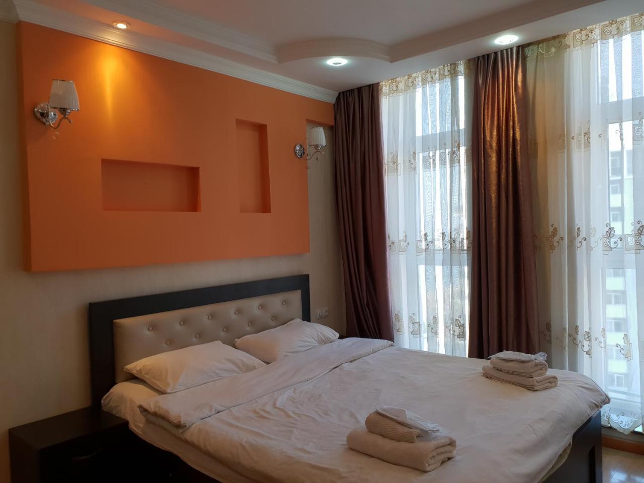 Batumi Apartments Guli Esterno foto