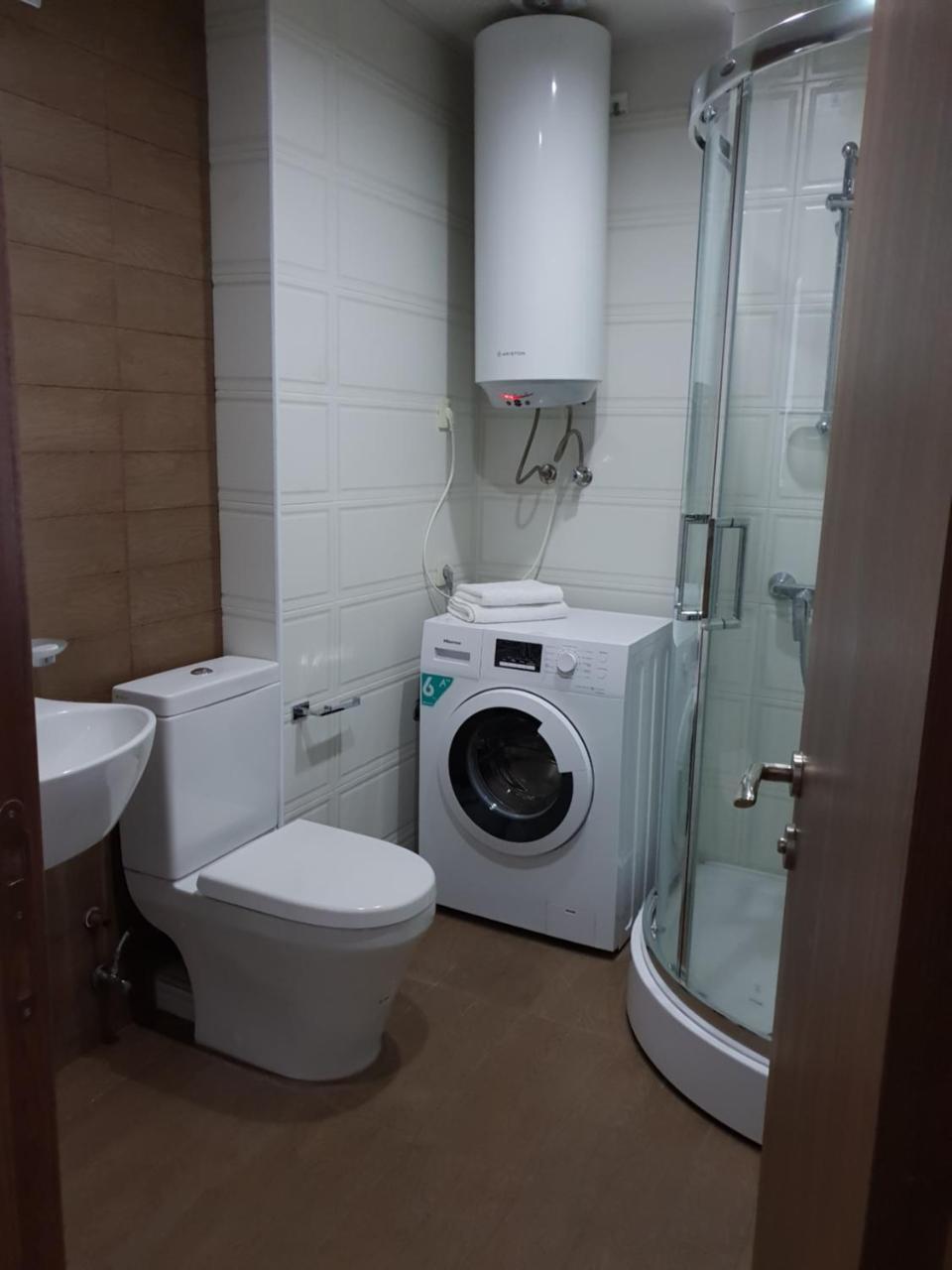 Batumi Apartments Guli Esterno foto