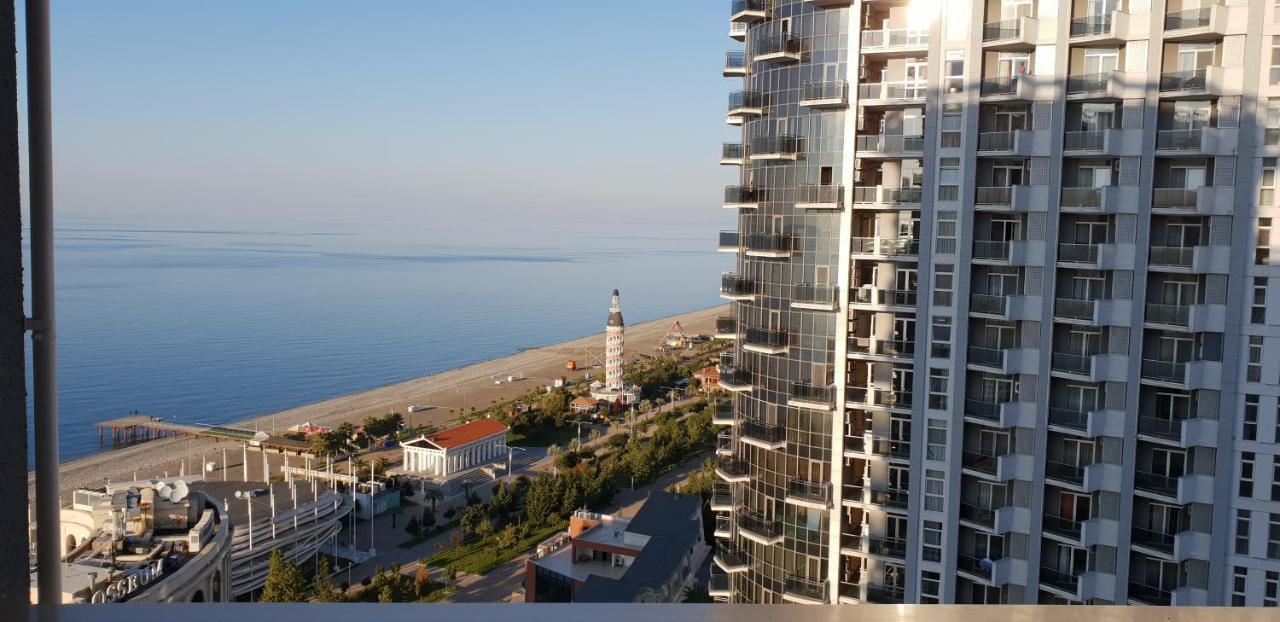 Batumi Apartments Guli Esterno foto