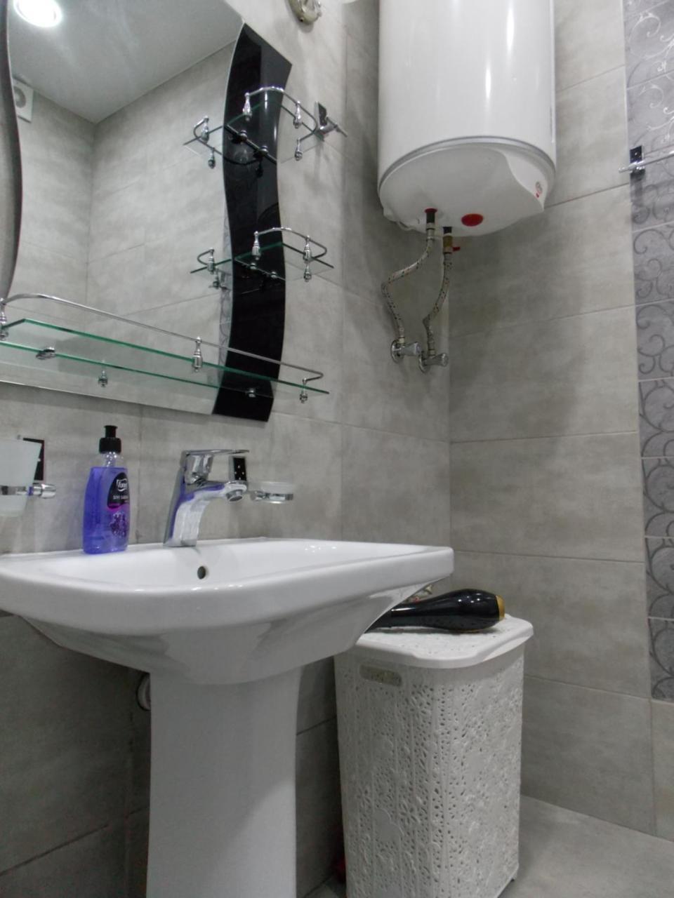 Batumi Apartments Guli Esterno foto