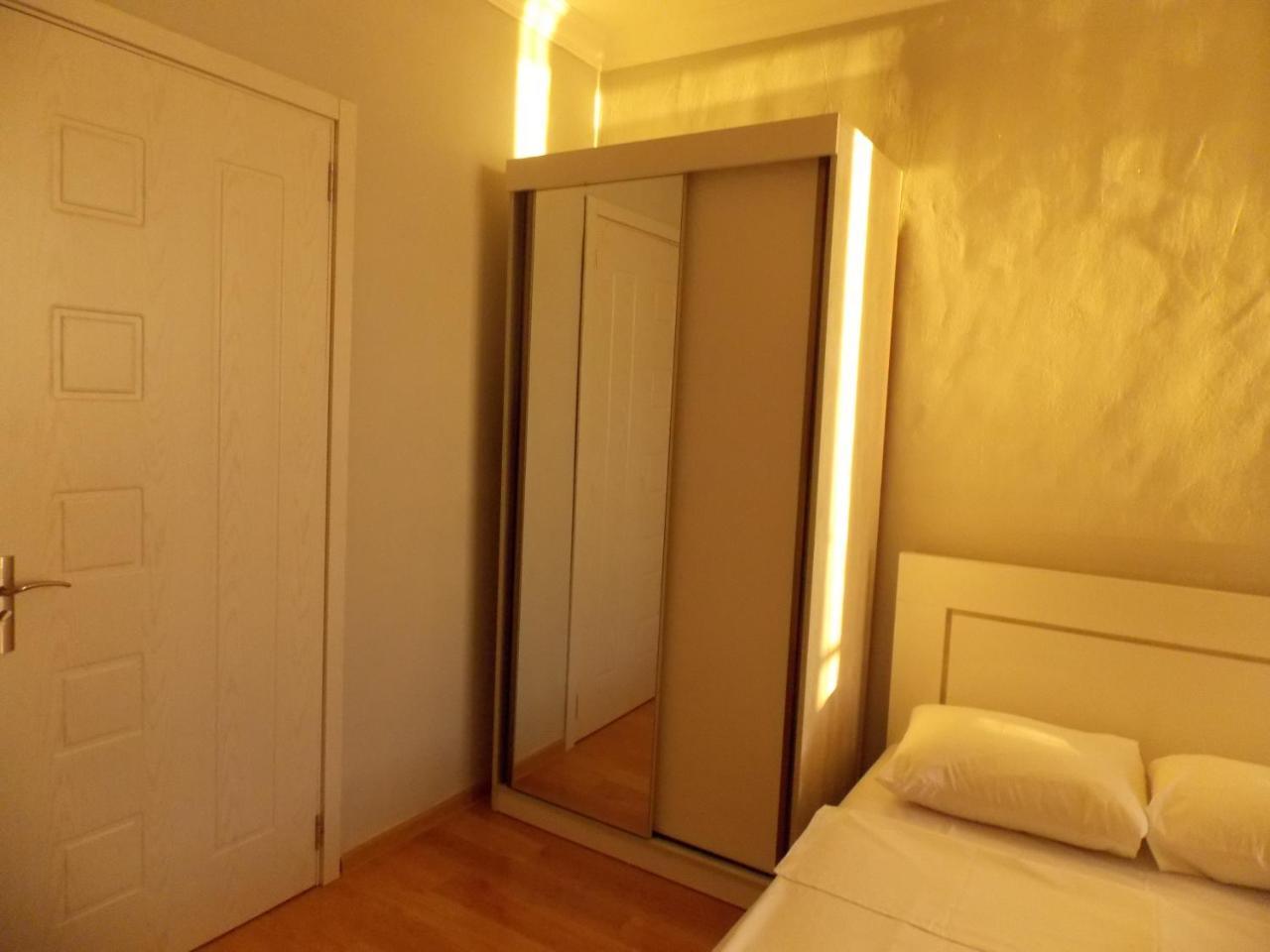 Batumi Apartments Guli Esterno foto