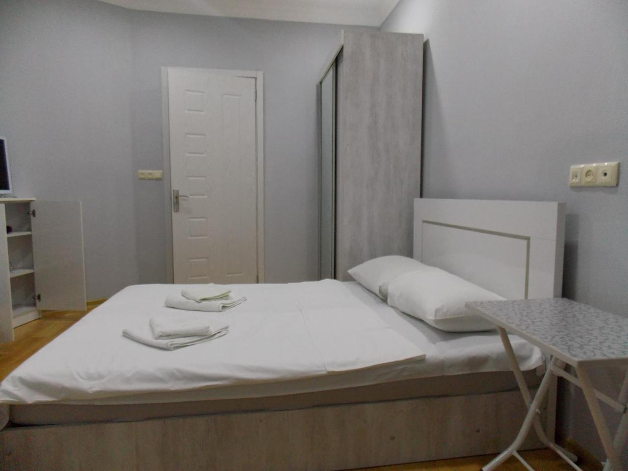 Batumi Apartments Guli Esterno foto