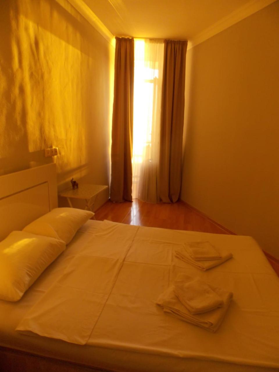 Batumi Apartments Guli Esterno foto