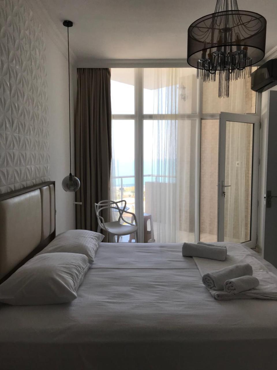 Batumi Apartments Guli Esterno foto